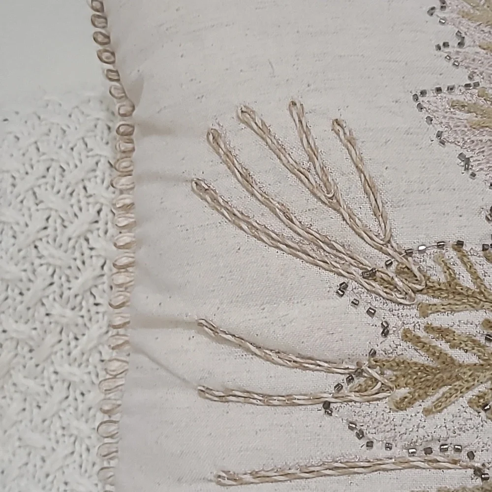 THE FARMHOSE RACHEL ASHWELL FALL DECORATIVE PILLOW.